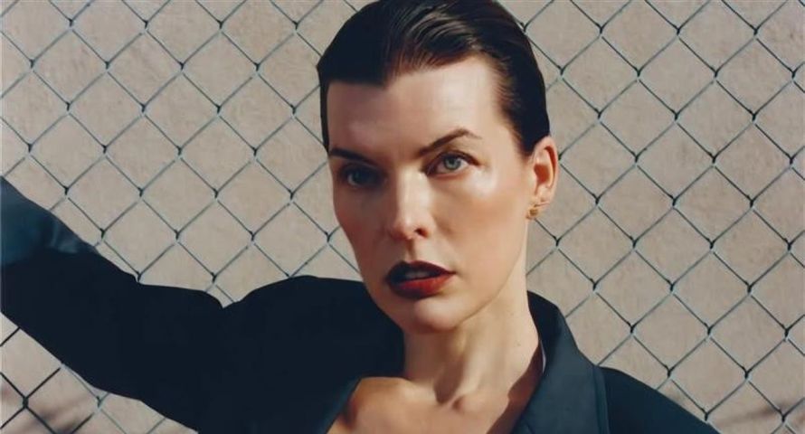 Technologia, która pozwala chatbotom nie zapominać rozmów. Stoi za nią Milla Jovovich
