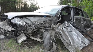 Groźny wypadek z udziałem nastoletnich kierowców. Dwie osoby trafiły do szpitala