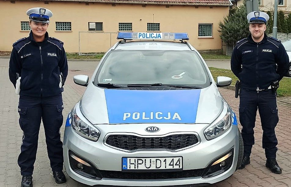Policjanci uratowali życie kierowcy