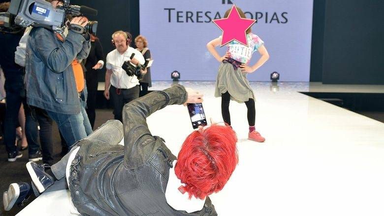 Michał Wiśniewski z córką Vivienne Vienną na pokazie Teresy Kopias (fot. AKPA)