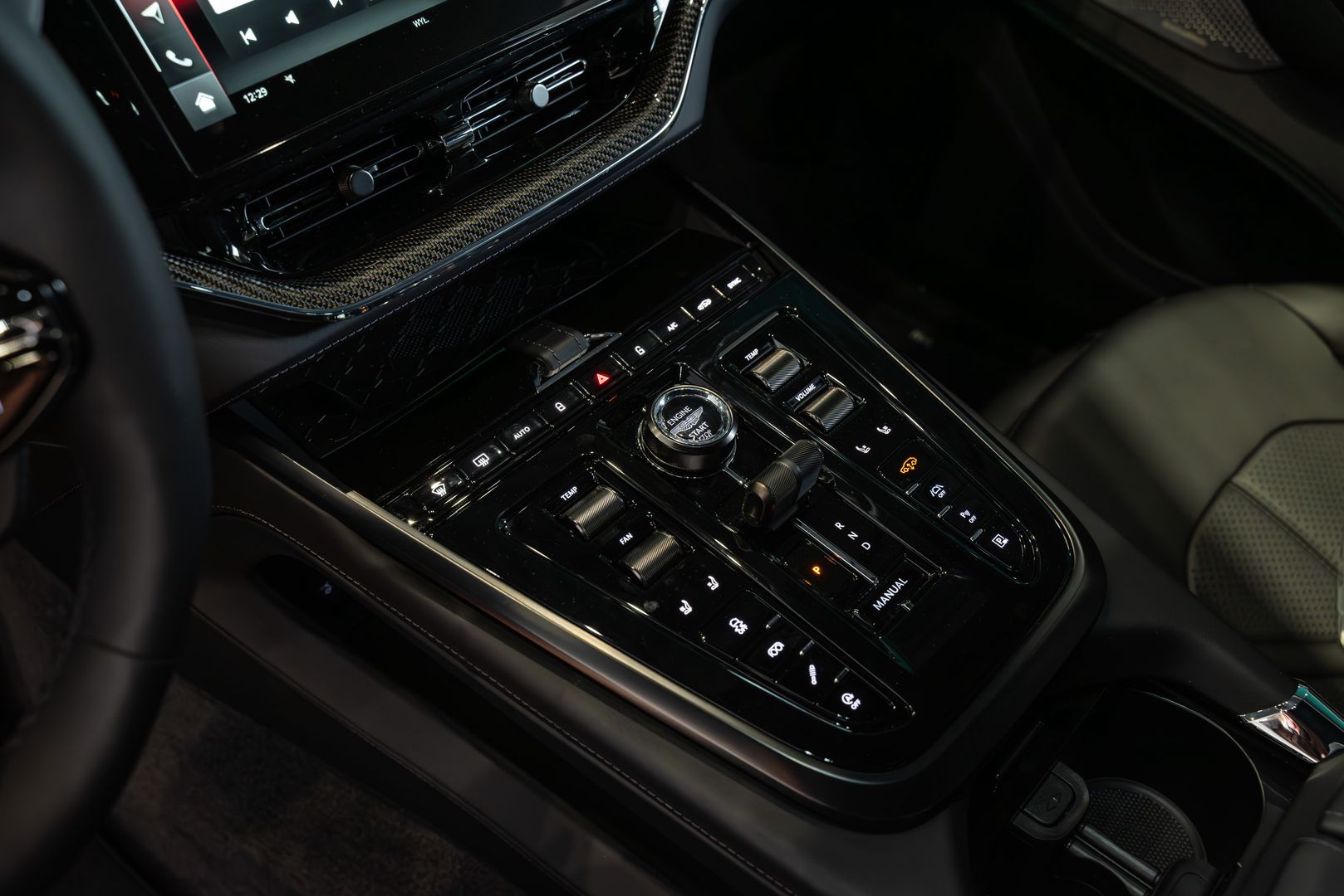 Aston Martin DBX S