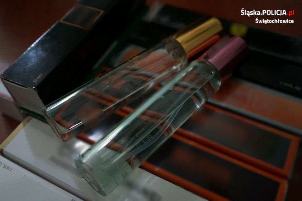 Śląskie. 24-letnia mieszkanka Chorzowa oferowała w sieci flakony perfum z podrobionymi znakami towarowymi znanych marek.