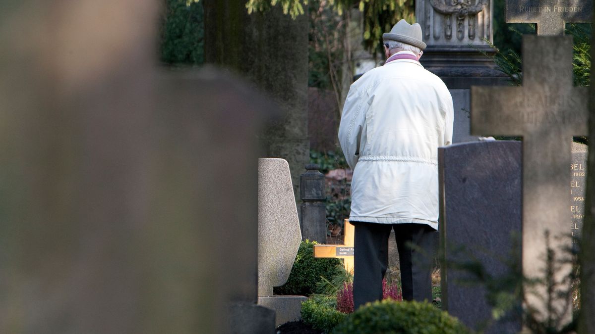 Nowe świadczenie miałoby przysługiwać wdowom i wdowcom. Autor chce powiązać je z długością stażu małżeńskiego, ekspert wskazuje raczej na kryterium dochodowe