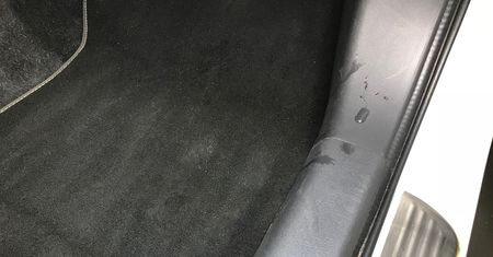 Skąd woda w samochodzie? To duży problem jesienią