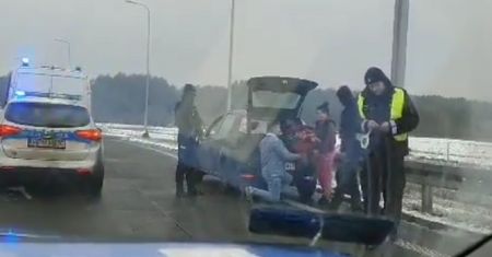 Prosił, żeby zajrzeć do bagażnika. Policjanci nie wiedzieli, co ze sobą zrobić