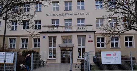 Rekordowe podwyżki dla nauczycieli. Średnio o ponad 1500 zł brutto. Ich sytuacja zarobkowa zmieni się diametralnie