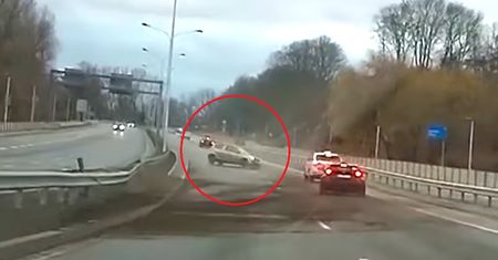 Sceny w Warszawie. Sekundy grozy na popularnej drodze
