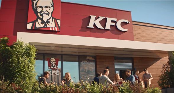 KFC reklamuje promocyjną ofertę skrzydełek Hot Wings (wideo)