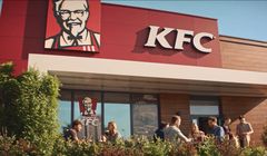 KFC reklamuje promocyjną ofertę skrzydełek Hot Wings (wideo)