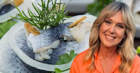 Ewa Wachowicz sprzedaje świąteczne dania. Za śledzie trzeba zapłacić majątek