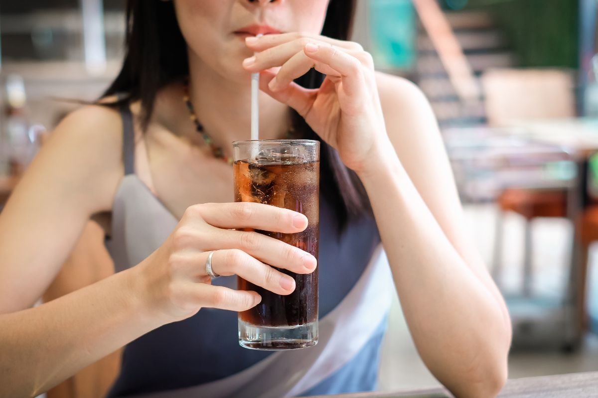 Cola nawadnia lepiej niż woda? Szkoccy naukowcy opublikowali ranking, w który trudno uwierzyć