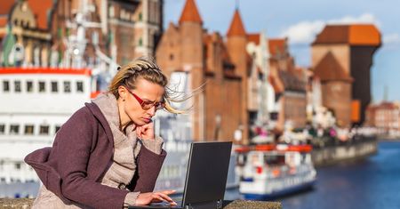62,7% Polaków korzysta z Internetu, 8% z mobilnego, a za usługi płacimy niechętnie