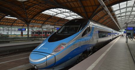 Pendolino długo jeszcze bez Wi-Fi, podróżnym zostają własne smartfony