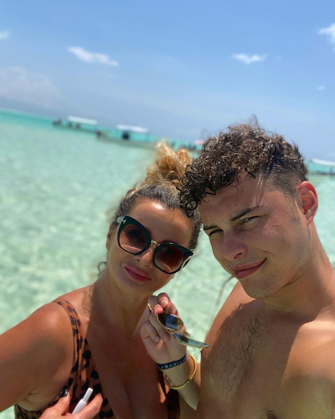 Adam Zdrójkowski i jego mama na Zanzibarze