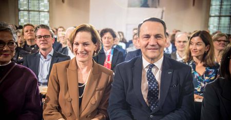 Sikorski jedzie na tajne spotkanie do Szwecji