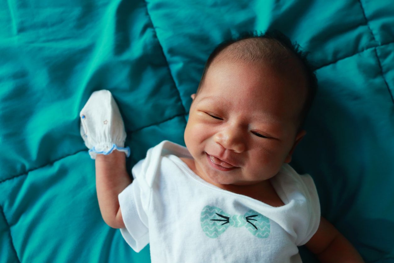 Łapki niedrapki mają ochronić malucha przed zadrapaniami