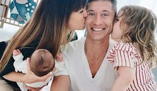 Anna Lewandowska na spacerze z dwoma wózkami. Ma moc!