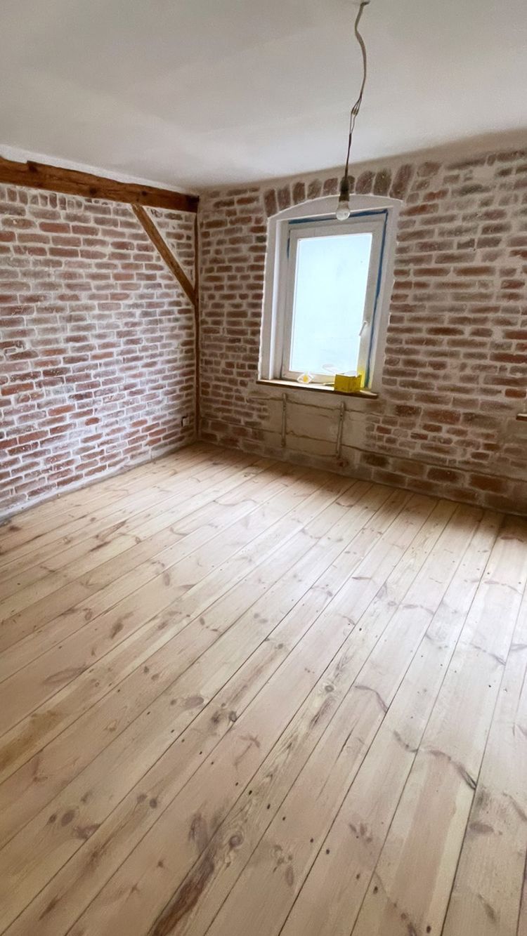 Ocalili 100-letnią drewnanią podłogę