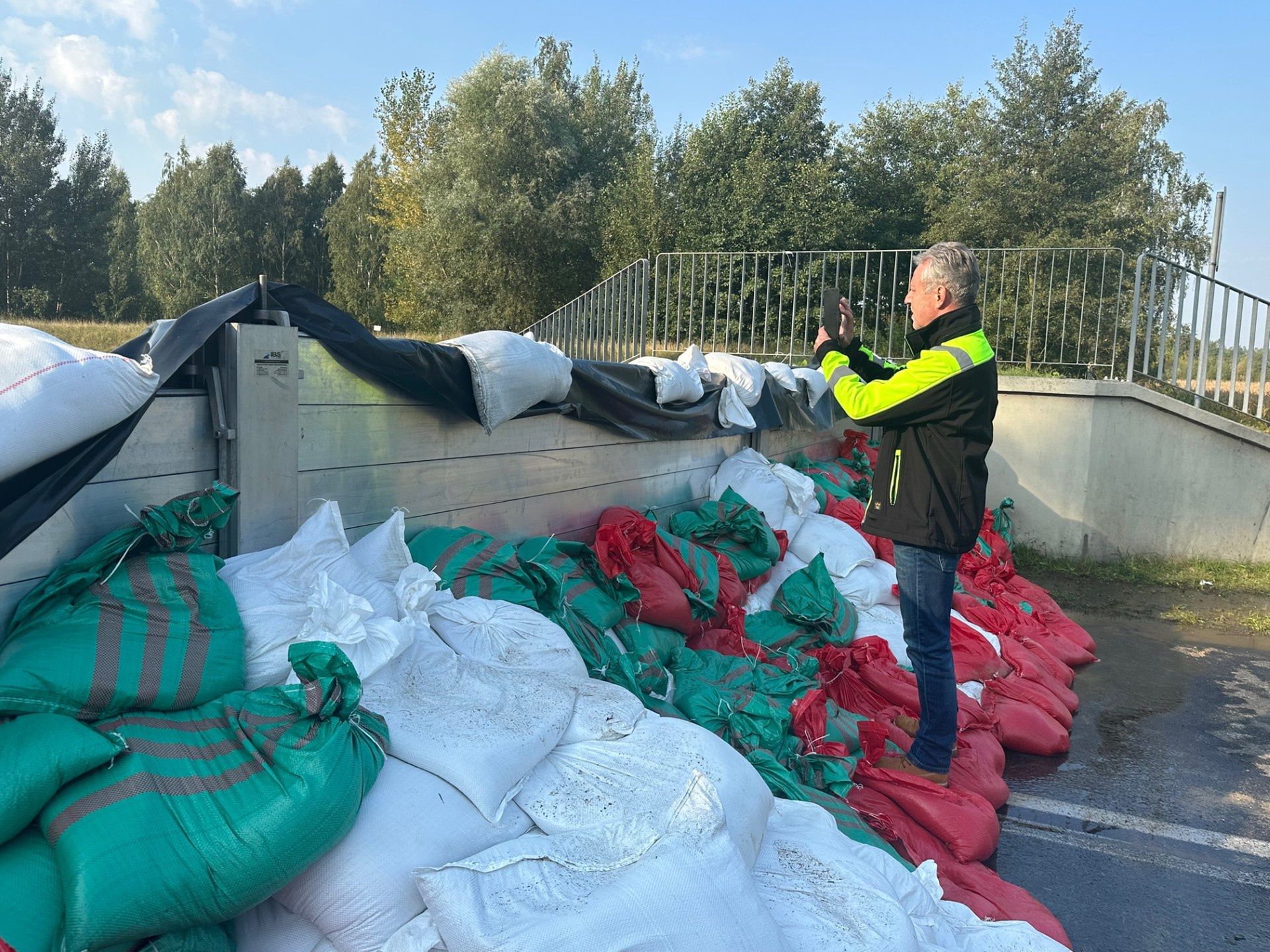 Przez Jelcz-Laskowice przechodzi fala powodziowa
