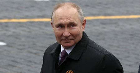 Władimira Putina widywano z tą wstążką przypiętą do piersi. Ma konkretne znaczenie