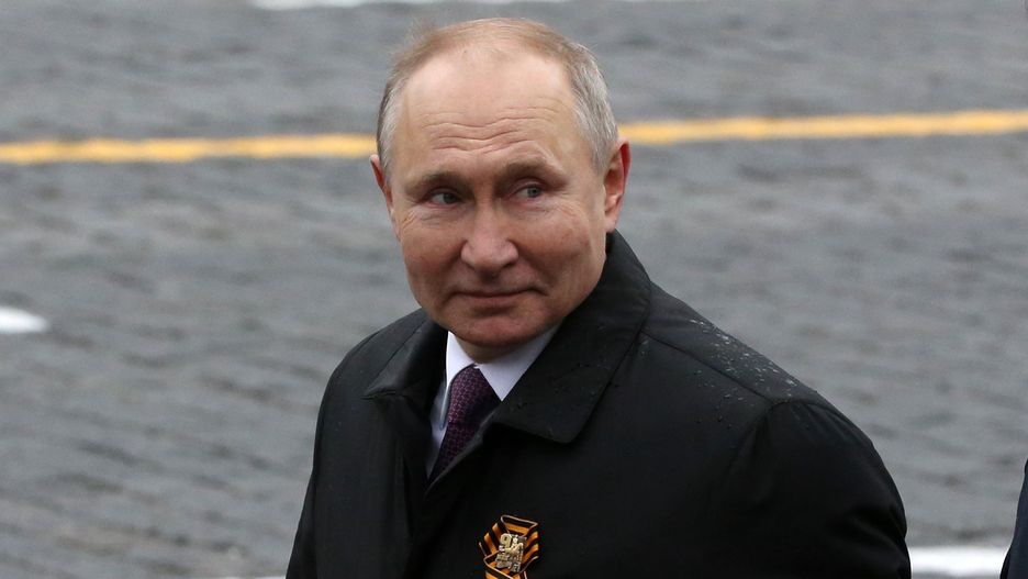 Co oznacza wstążka, którą nosi Władimir Putin? 