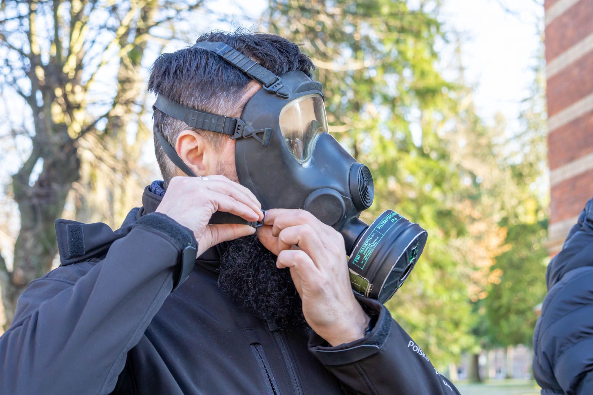 Zakładanie masek gazowych