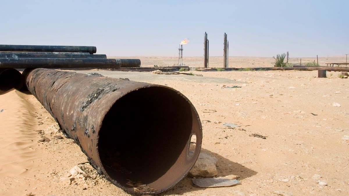 Gas pumping station in the saharian desert
Saro17
Desert, Energy, Gas Pipe, Industry, Log Fire, Natural Gas, Pipe, Pipeline, Pump Station, Sahara Desert, Sand, Solitude, Tunisia