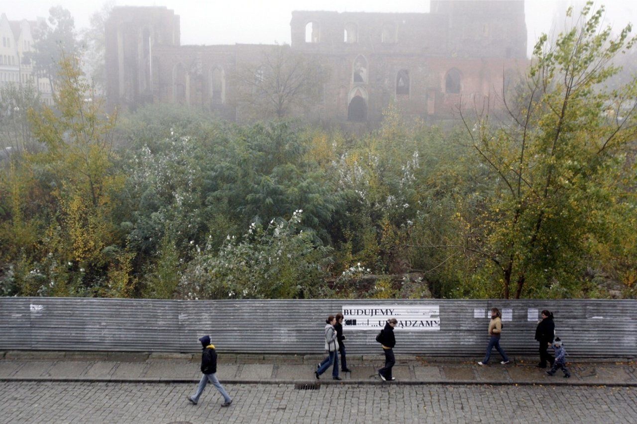 Spory teren w sercu starówki