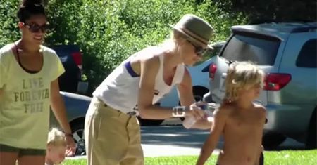 Gwen Stefani z dziećmi w parku