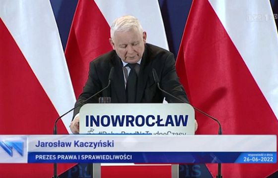 Jarosław Kaczyński dwa razy bardziej eksponowany w "Wiadomościach" niż Mateusz Morawiecki