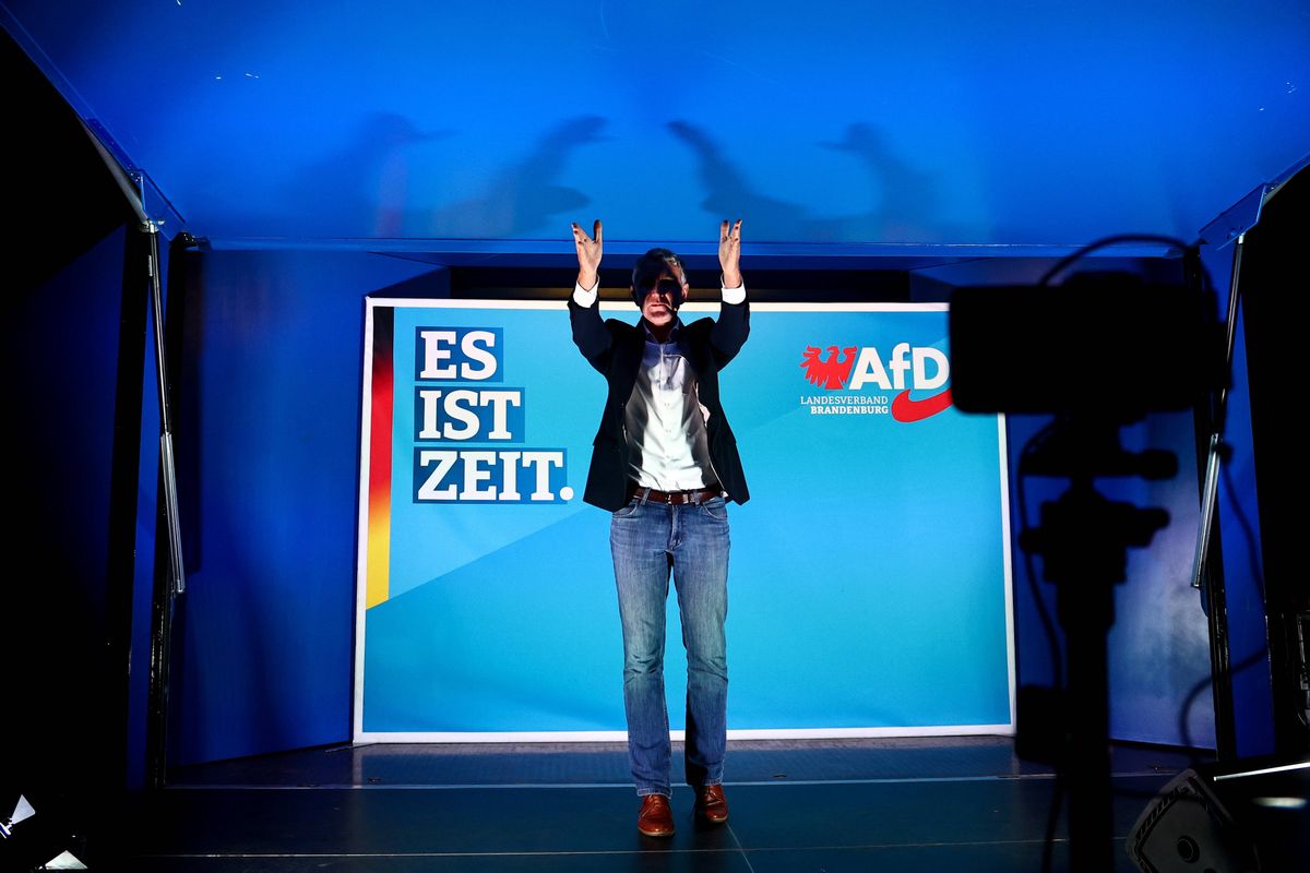 Lider skrajnie prawicowej partii Alternatywa dla Niemiec (AfD) przemawia podczas wiecu wyborczego partii w Cottbus w Brandenburgii 19 września 2024 roku
Dostawca: PAP/EPA.
FILIP SINGER