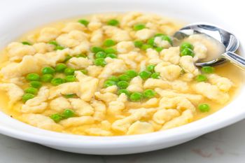 Kiedyś w każdym barze mlecznym. Teraz większość o niej zapomniała, a pyszna i do zrobienia za grosze