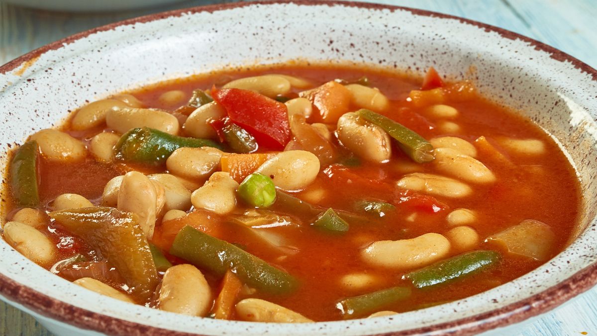 Pyszna zupa fasolowa po bułgarsku