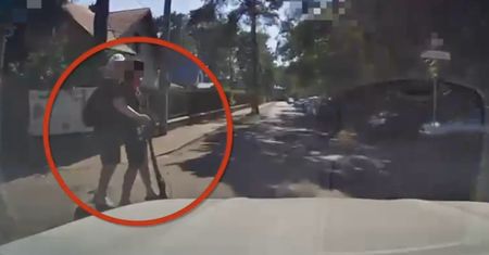 Rajd na e-hulajnodze. Zderzyli się z samochodem