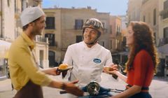 Michel Moran w spocie O Mamo! Lisnera łączy Bułeczkę i Sałatkę (wideo)