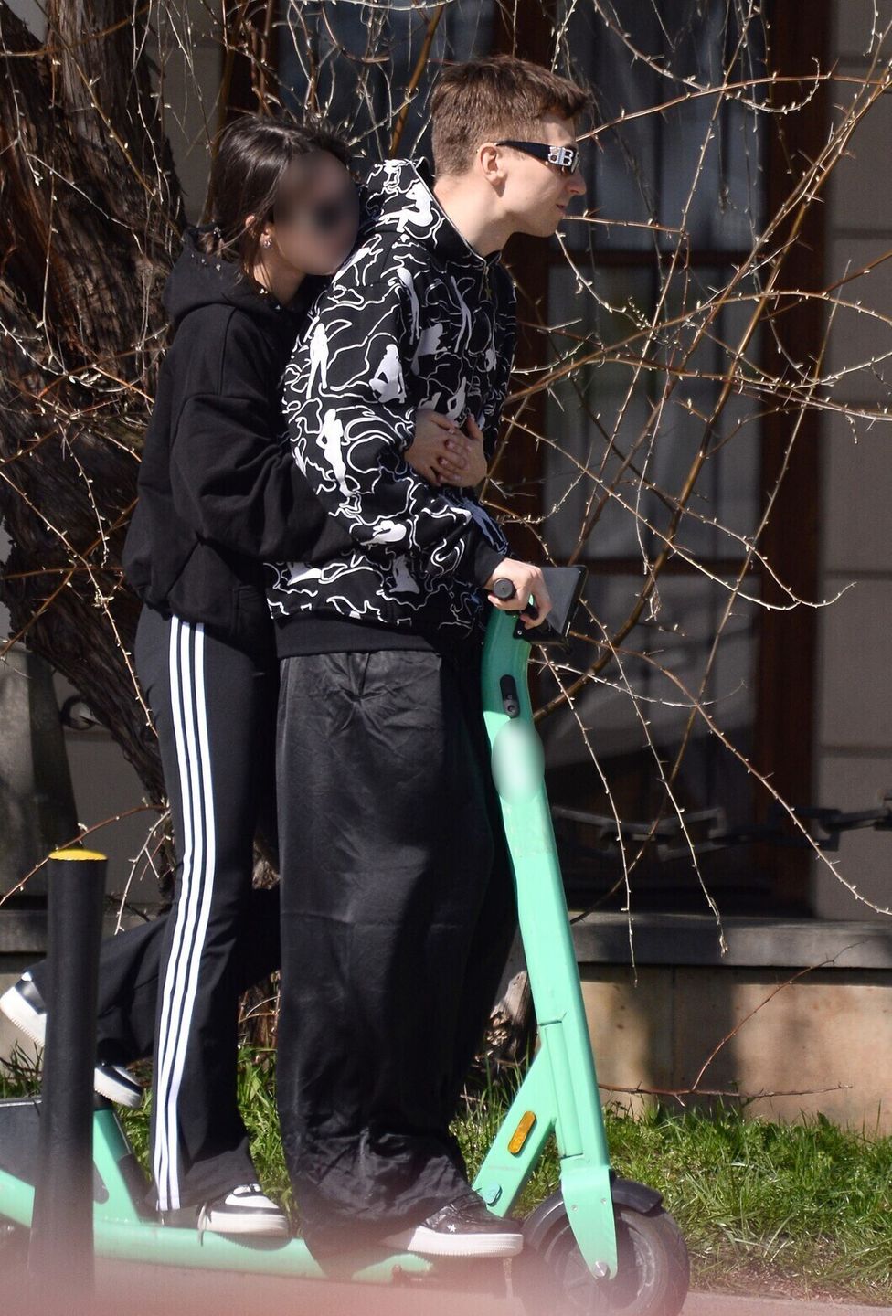 Mata i jego partnerka w obiektywie paparazzi