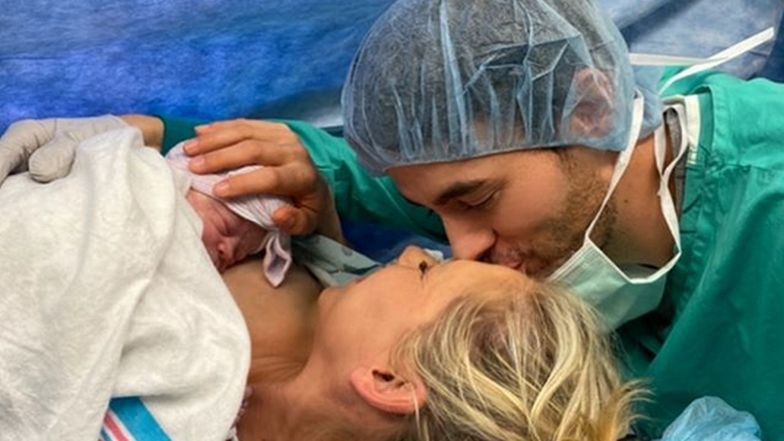 Enrique Iglesias i Anna Kournikova chwalą się SESJĄ Z PORODÓWKI! (FOTO)