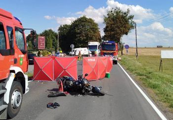 Śmiertelny wypadek. Nie żyje motocyklista. Para wracała z wakacji
