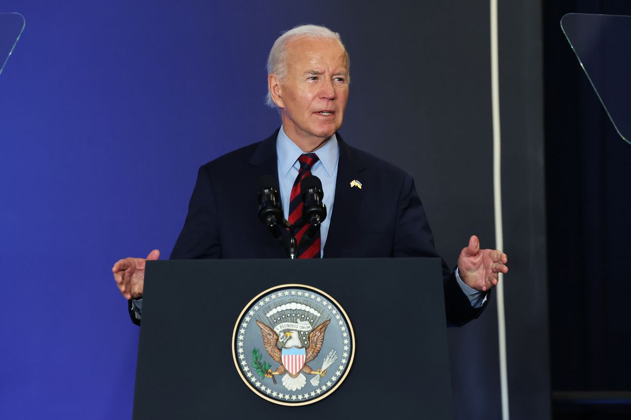 Joe Biden announced 8 billion USD in military aid for Ukraine