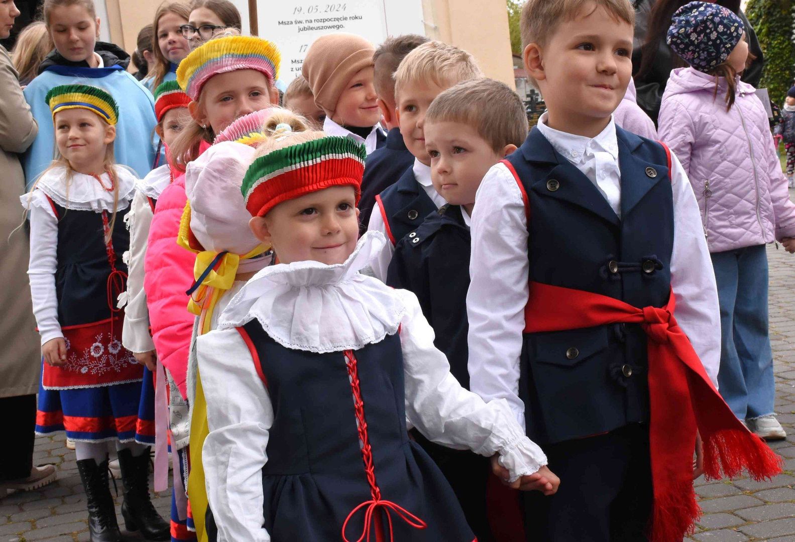 2025-05-17. Piknik Parafialny z okazji obchodów 100-lecia parafii pw. św. Andrzeja Boboli i św. Antoniego z Padwy w Złotnikach Kujawskich
Fot. Dominik Fijałkowski/Polska Press