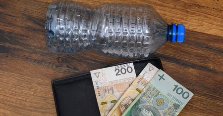 Butelka z kaucją wylądowała w śmietniku? Oto co stało się z pieniędzmi