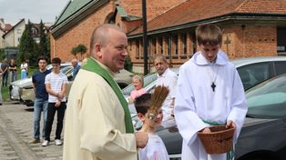 Leszno: W parafii św. Antoniego Padewskiego święcono dziś samochody