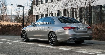 Jeszcze walczą - nowy Mercedes Klasy E dostanie pełną gamę silników spalinowych