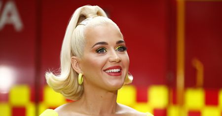 Naturalna Katy Perry w kostiumie kąpielowym. W komentarzach pod zdjęciami burza