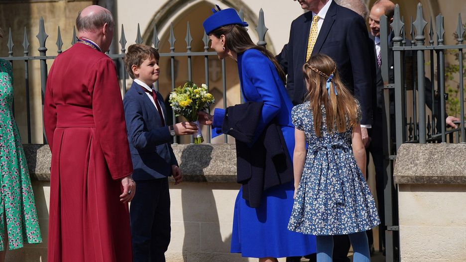 The British Royal Family Attend Easter Mattins Service
WINDSOR, ENGLAND - APRIL 09: Catherine, Princess of Wales receives a posy from Samuel, aged 8 after attending the Easter Mattins Service at St George's Chapel at Windsor Castle on April 9, 2023 in Windsor, England. (Photo by Yui Mok - WPA Pool/Getty Images)
WPA Pool
bestof, topix