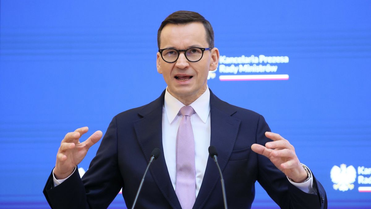 Konferencja premiera Morawieckiego i minister Mal?g
Fot. Wojciech Olkusnik/East News, Warszawa, 04.04.2023. KPRM. Konferencja prasowa premiera Mateusza Morawieckiego (n/z) i kierownictwa ministerstwa rodziny i polityki spolecznej po posiedzeniu rzadu.
Wojciech Olkusnik