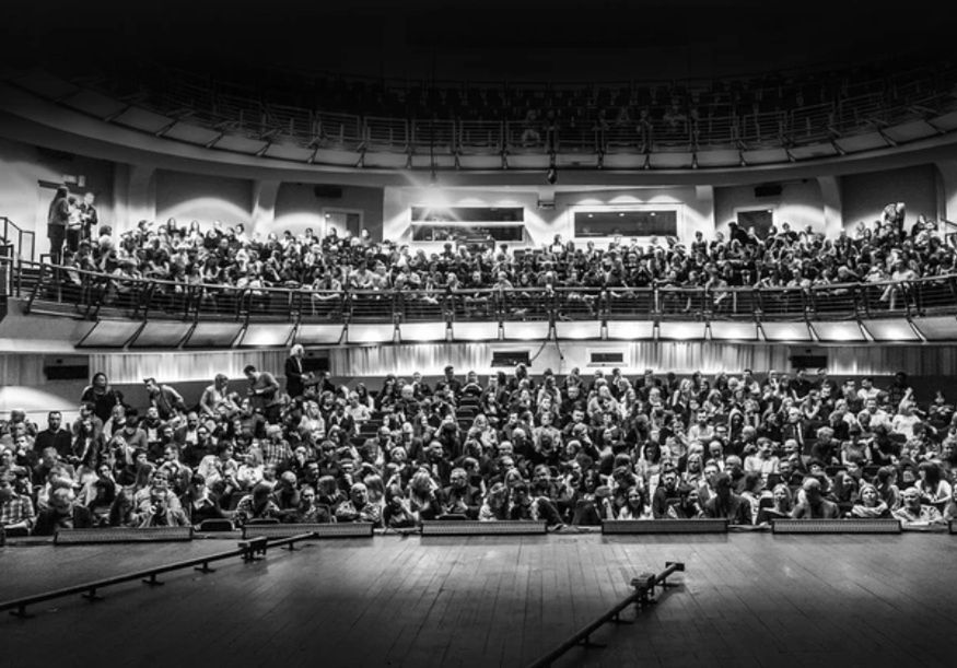 Wrocław. Legendarne "Dziady", luty 2016. Publiczność, która zasiadała wtedy na widowni, ma świadomość uczestnictwa w historycznym wydarzeniu teatralnym