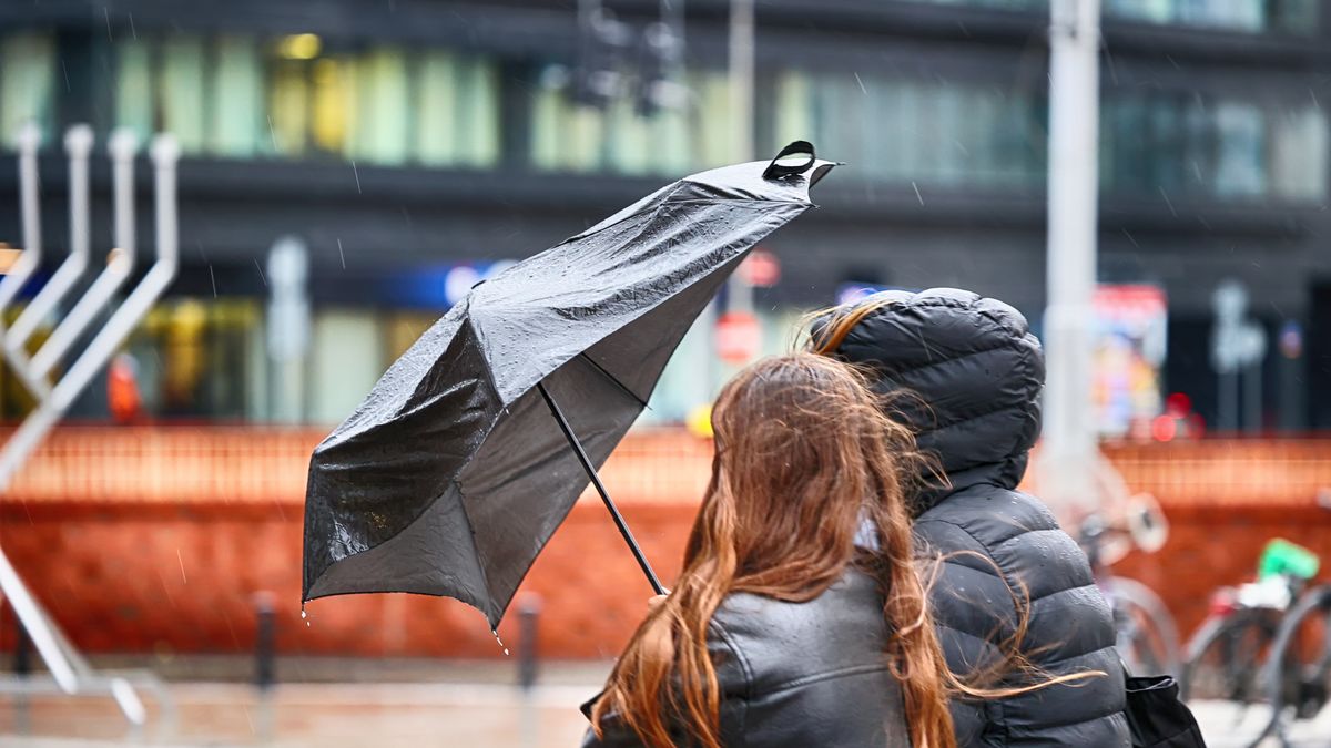 IMGW ostrzega przed silnym wiatrem i marznącymi opadami