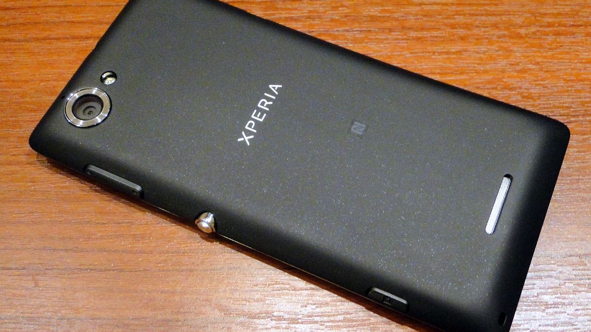 Sony Xperia L - nie dotykaj, bo pobrudzisz [pierwsze wrażenia] 1