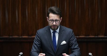 Zapytali go o spadające sondaże PiS. Fogiel odpowiada